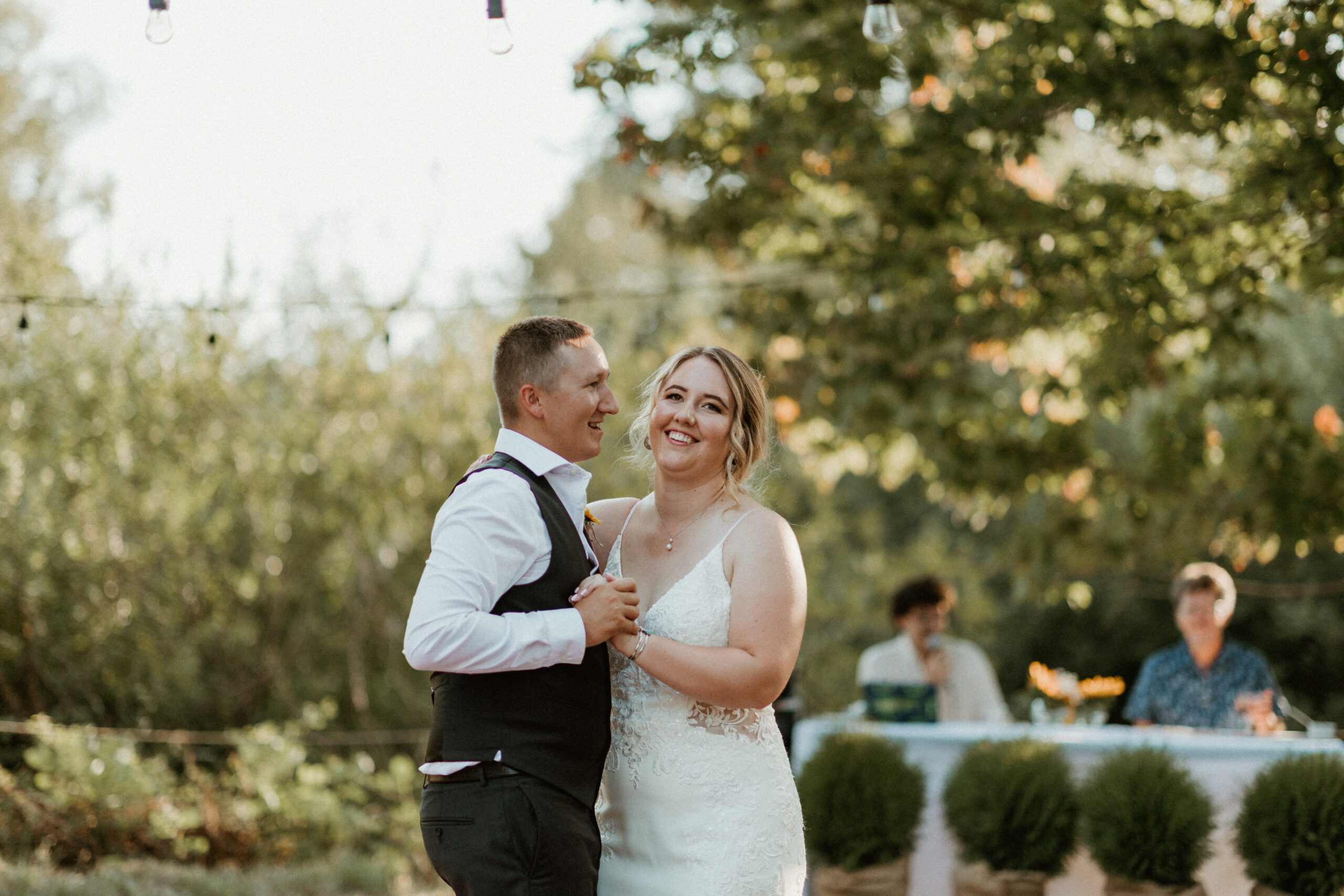 bride and grooms first dance in Oregon
